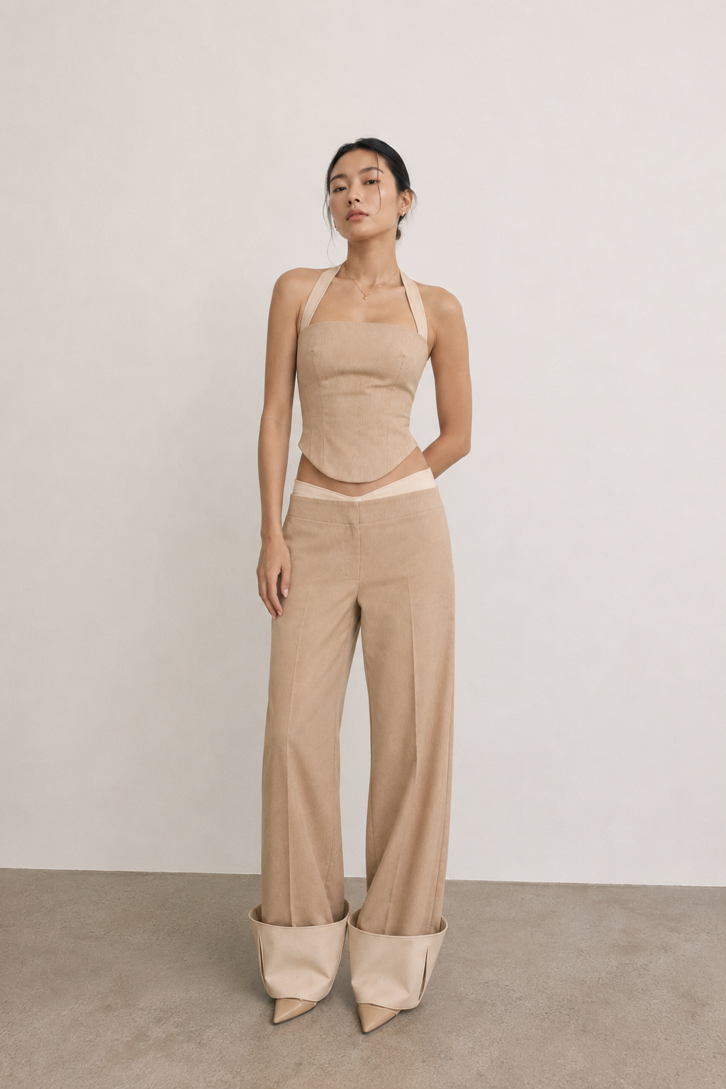 Contrast Set in Beige & White